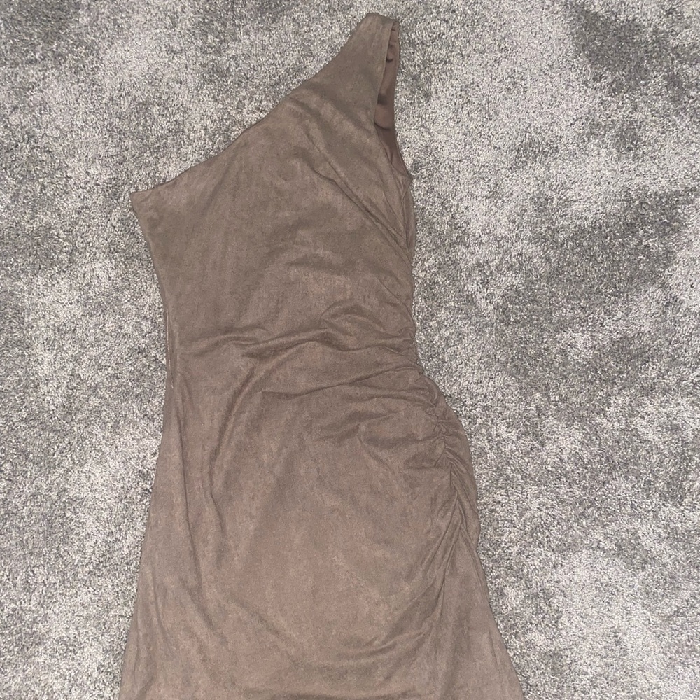 Very flattering nude mini dress👗